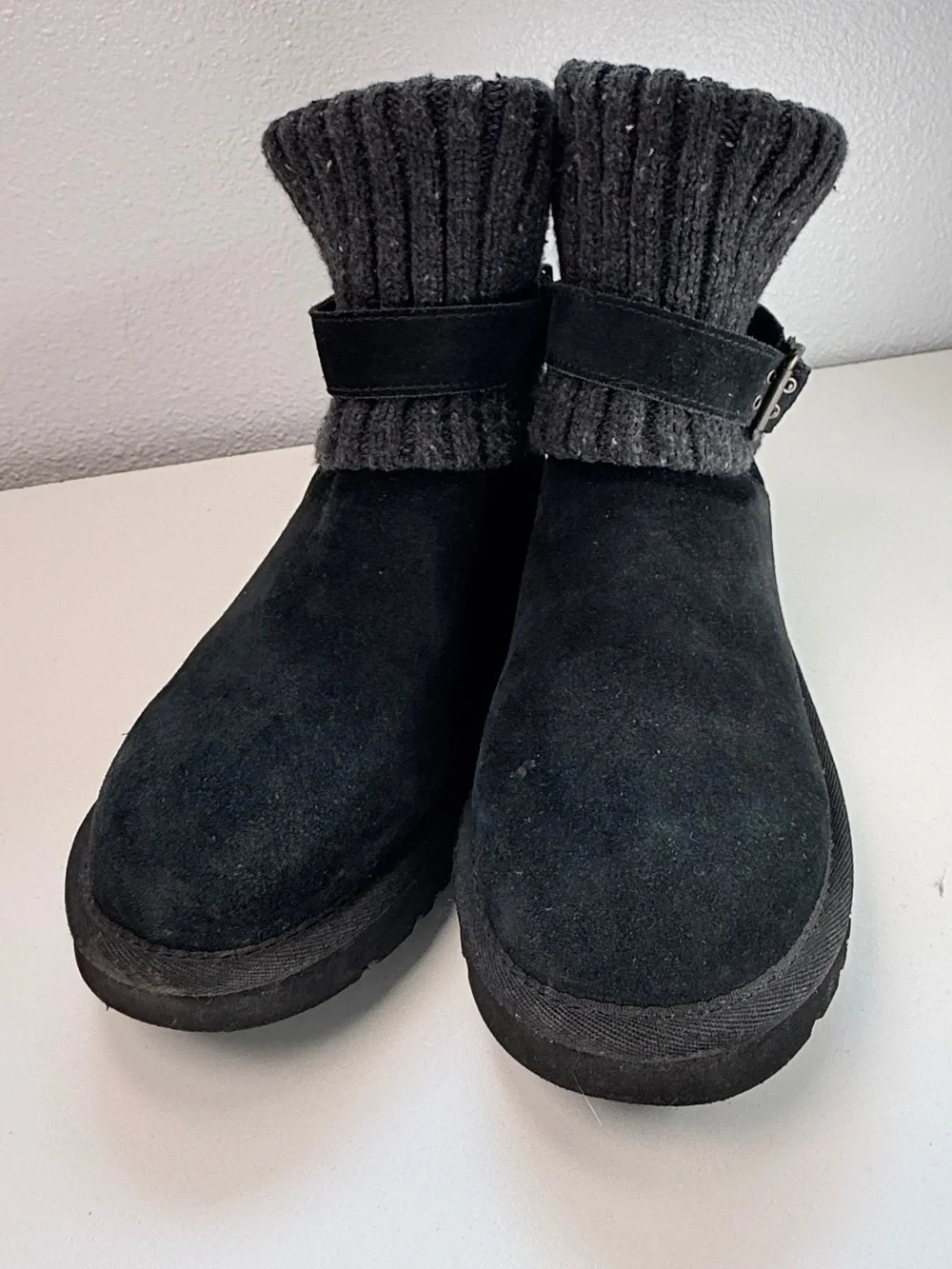 UGG Australia Cambridge Black Suede Knit Buckle Winter Boots Size 8 shearling